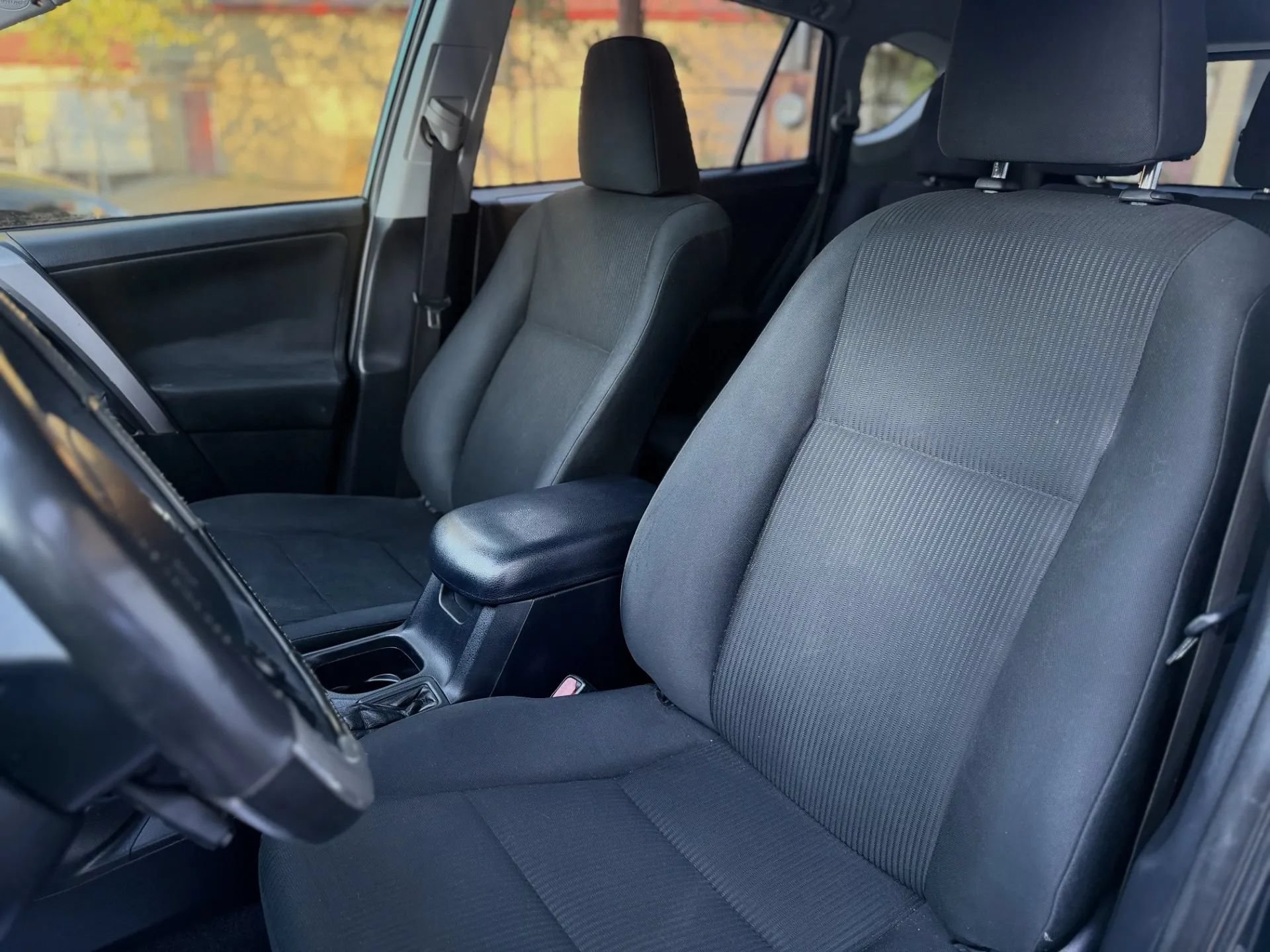 Used 2017 Toyota RAV4 LE FWD image 3