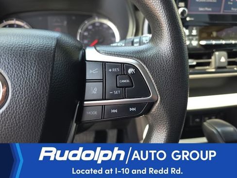 Used 2021 Toyota Highlander L FWD image 17