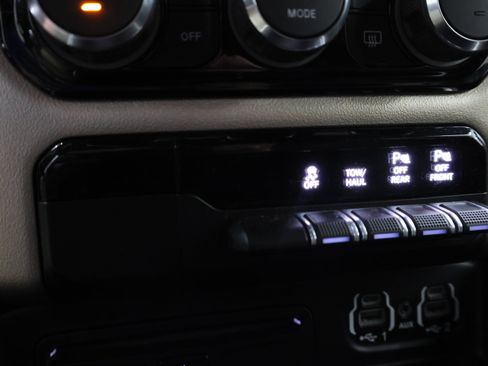 Used 2019 RAM 1500 Laramie AWD/4WD image 49