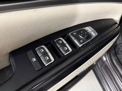 Used 2024 Kia Carnival LX image 14