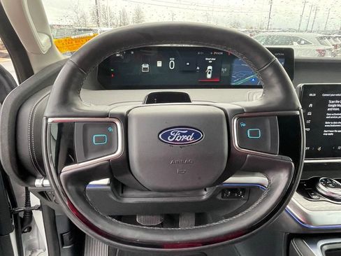 Used 2025 Ford Expedition Max Platinum AWD/4WD image 13