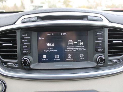 Used 2017 Kia Sorento EX image 40