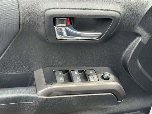 Used 2023 Toyota Tacoma TRD Off-Road w/ Technology Package AWD/4WD image 18
