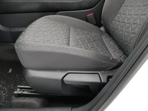 Certified 2025 Nissan Kicks SV w/ Illumination Package image 20