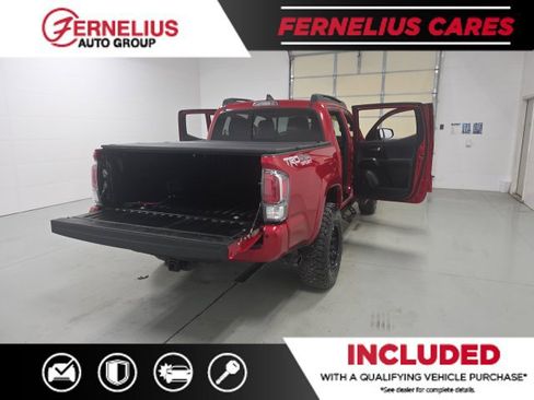 Used 2022 Toyota Tacoma TRD Sport w/ TRD Premium Sport Package AWD/4WD image 12