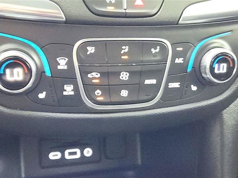 Used 2023 Chevrolet Equinox LT FWD image 28