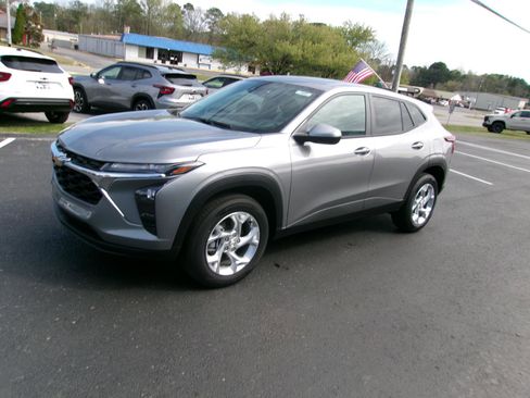 New 2026 Chevrolet Trax LS w/ LS Convenience Package FWD image 7