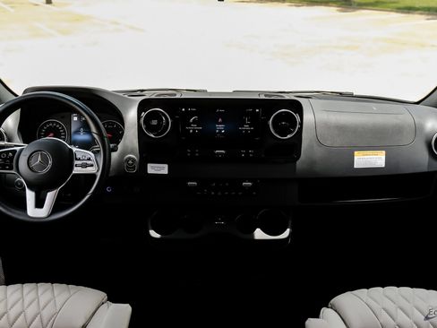 Used 2023 Mercedes-Benz Sprinter 3500 image 29
