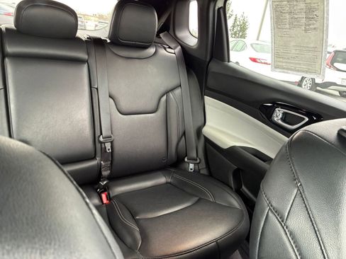 Used 2025 Jeep Compass Limited image 38