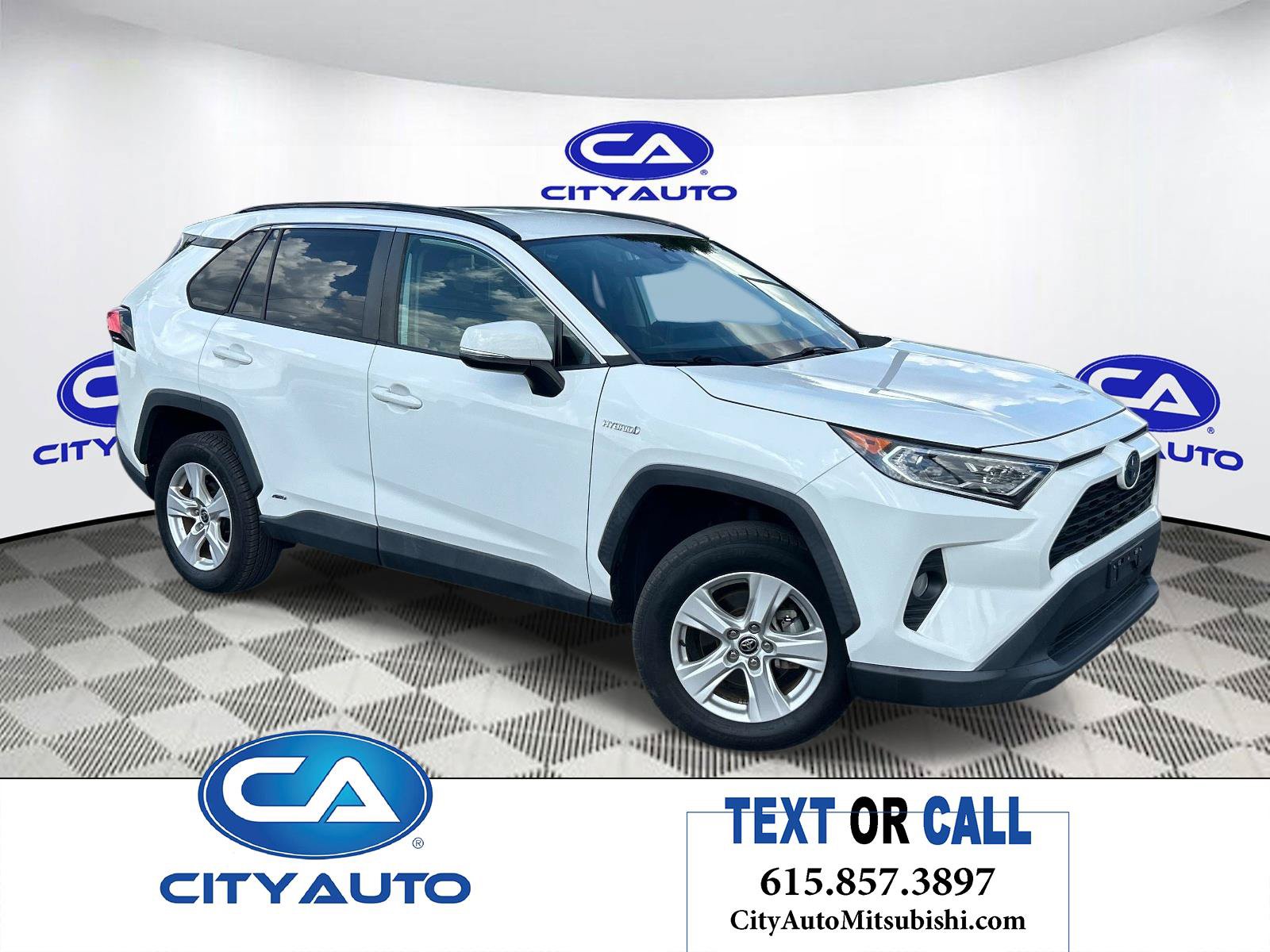 Used 2021 Toyota RAV4 XLE AWD/4WD image 1