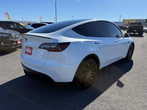 Used 2021 Tesla Model Y Long Range AWD/4WD image 6