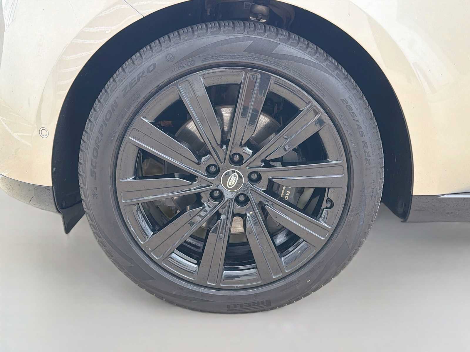 Certified 2023 Land Rover Range Rover SE AWD/4WD image 6