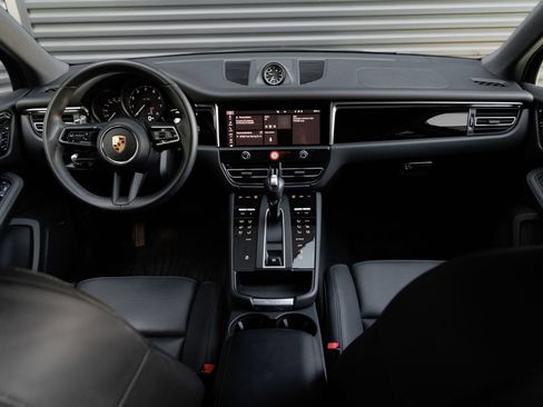 Certified 2025 Porsche Macan AWD/4WD image 16
