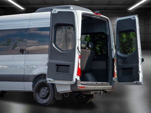 Used 2025 Mercedes-Benz Sprinter 2500 image 10