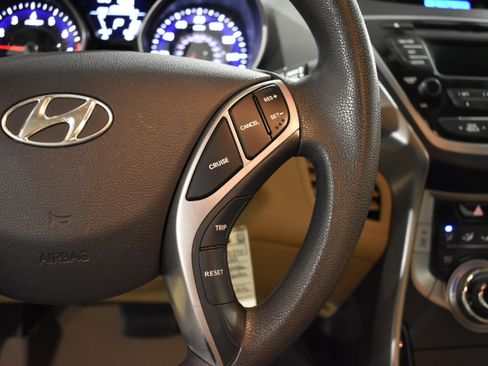 Used 2013 Hyundai Elantra GLS image 17