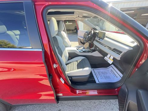 Used 2025 Mitsubishi Outlander SE FWD image 25
