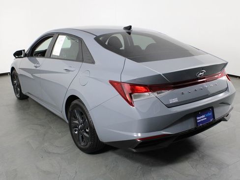 Certified 2022 Hyundai Elantra SEL w/ Convenience Package FWD image 4