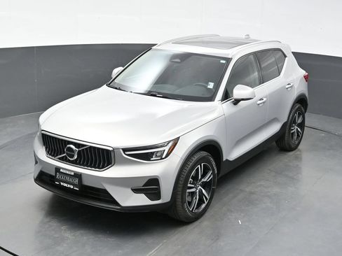 Used 2025 Volvo XC40 B5 Core AWD/4WD image 32