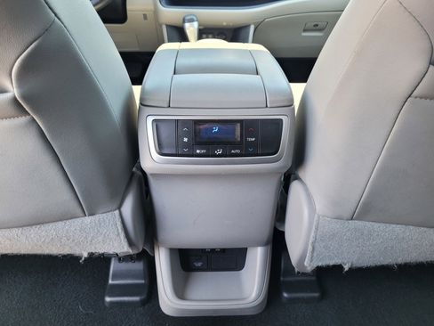 Used 2017 Toyota Highlander XLE AWD/4WD image 15