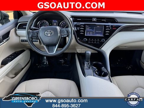 Used 2018 Toyota Camry LE image 9
