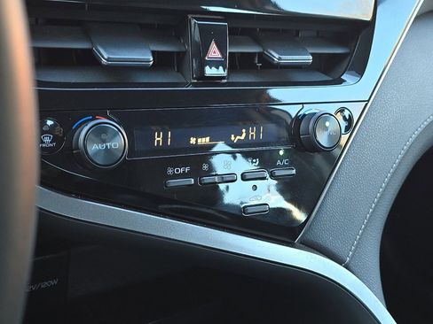 Used 2024 Toyota Camry SE image 16