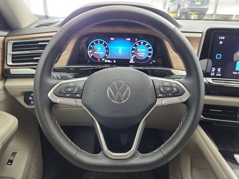 Certified 2025 Volkswagen Atlas SE w/ Panoramic Sunroof Package image 12