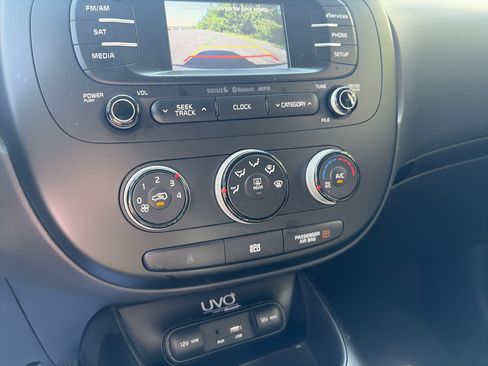 Used 2015 Kia Soul + FWD image 31
