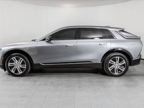 Used 2024 Cadillac Lyriq Tech RWD image 3