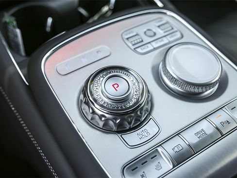 Used 2025 Genesis G90 3.5T image 21