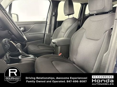 Used 2023 Jeep Renegade Latitude w/ Premium Group image 5