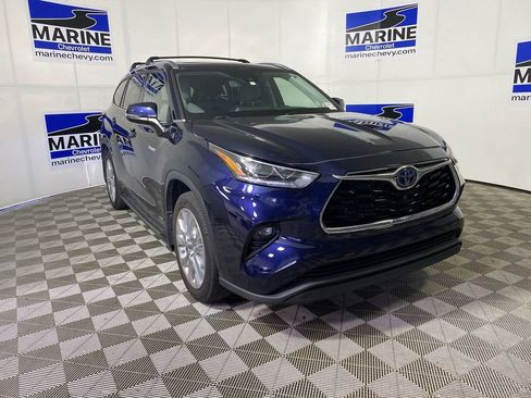 Used 2021 Toyota Highlander Limited AWD/4WD image 1