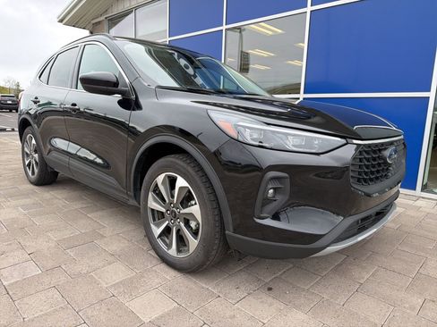 Used 2025 Ford Escape Platinum AWD/4WD image 2