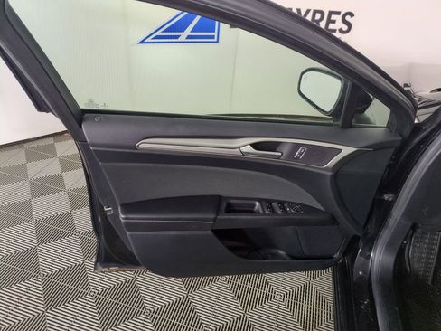 Used 2019 Ford Fusion SE image 12