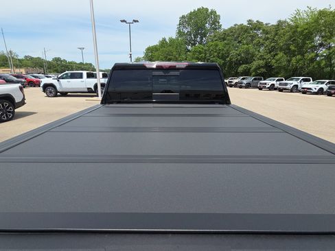 Used 2023 GMC Sierra 2500 Denali w/ Technology Package AWD/4WD image 8