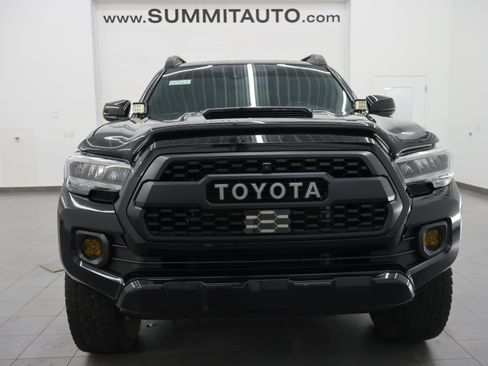 Used 2021 Toyota Tacoma TRD Sport w/ TRD Premium Sport Package AWD/4WD image 16