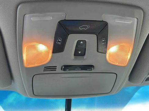 Used 2017 Toyota Sienna XLE Premium image 34