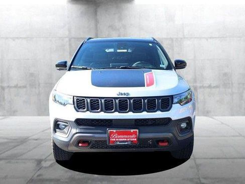 Used 2025 Jeep Compass Trailhawk AWD/4WD image 4