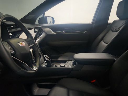 Certified 2024 Cadillac XT6 Premium Luxury w/ LPO, Floor Liner Package AWD/4WD image 17