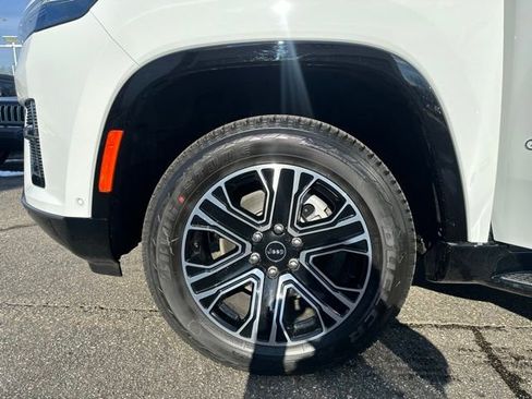 New 2026 Jeep Grand Wagoneer 4WD w/ Premium Group I image 15