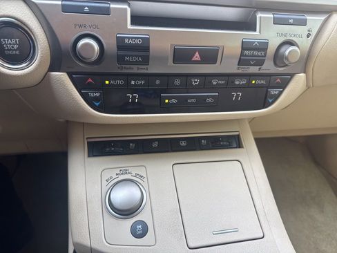Used 2014 Lexus ES 350 w/ Luxury Package FWD image 20