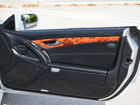 Used 2011 Mercedes-Benz SL 63 AMG image 26