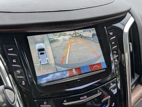 Used 2020 Cadillac Escalade Luxury w/ Escalade Sport Edition image 24