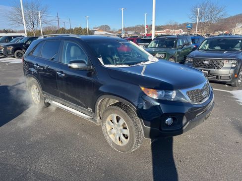 Used 2013 Kia Sorento LX w/ Convenience Pkg image 2