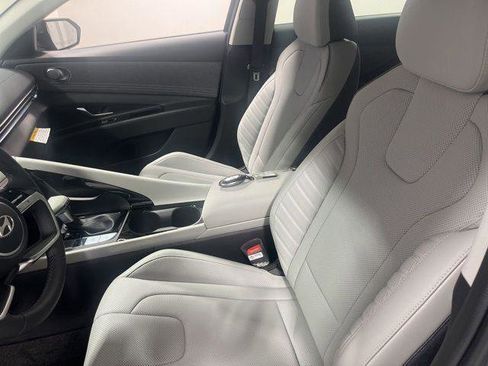 New 2025 Hyundai Elantra Limited image 8