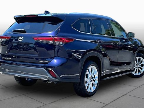 Used 2023 Toyota Highlander Limited FWD image 13