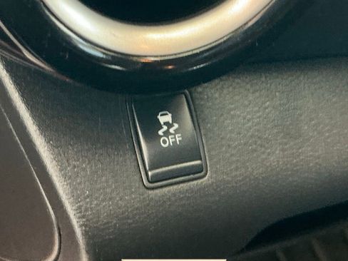 Used 2018 Nissan Kicks SR FWD image 23