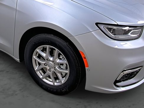 New 2026 Chrysler Pacifica Select image 14