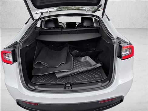 Used 2023 Tesla Model Y Long Range image 8