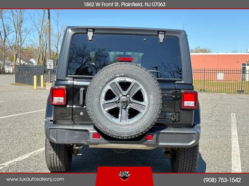 Used 2018 Jeep Wrangler Unlimited Sahara w/ Dual Top Group AWD/4WD image 6