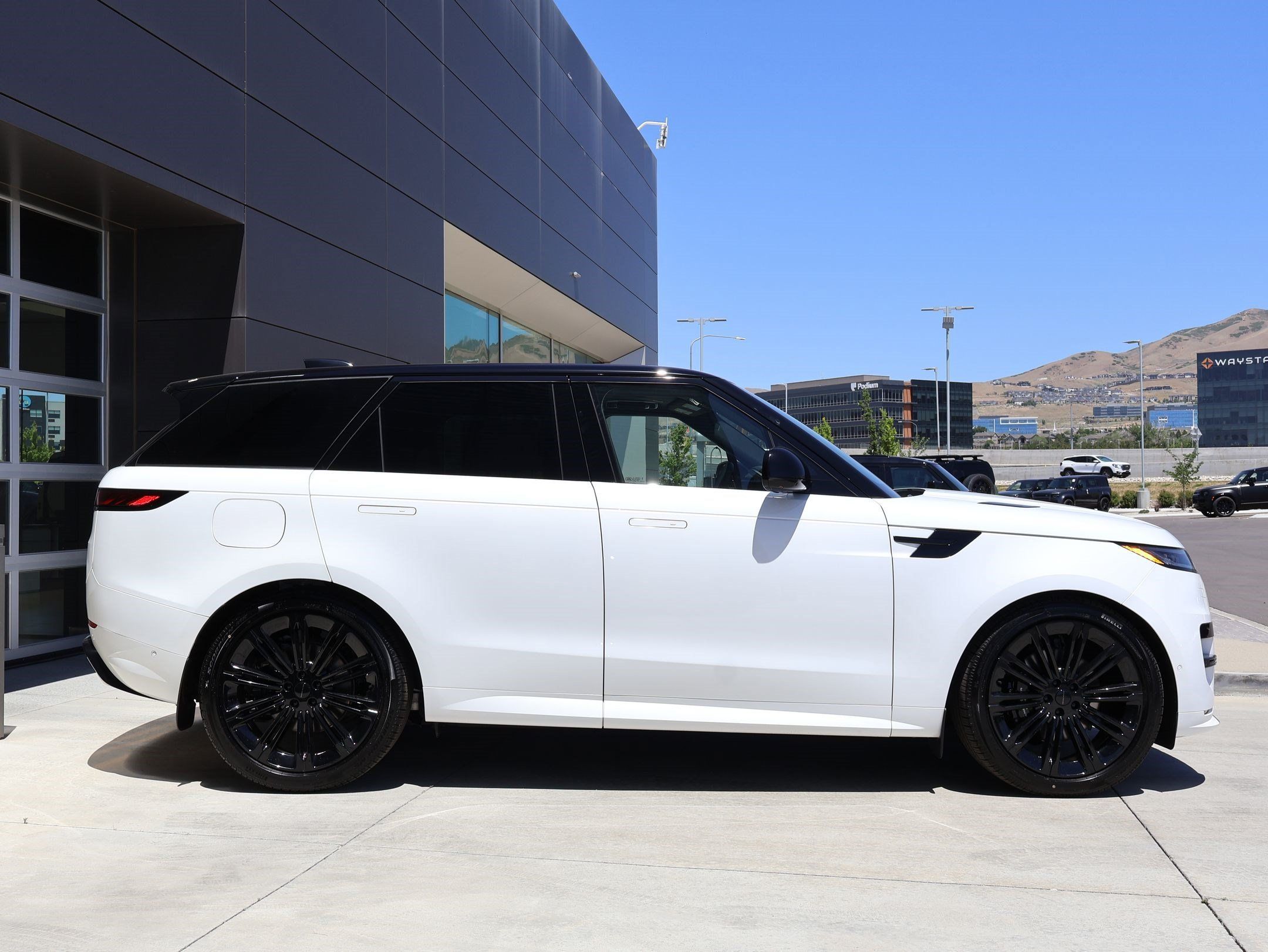 New 2026 Land Rover Range Rover Sport Dynamic SE AWD/4WD image 4
